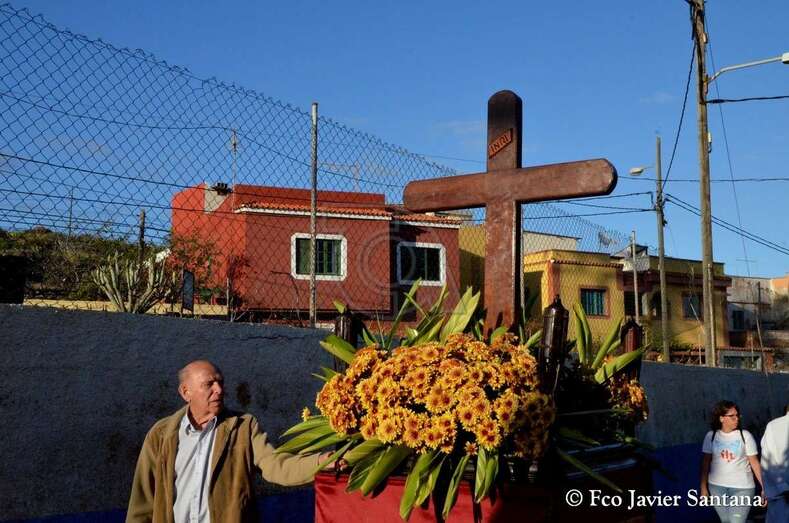 Momento de la procesión ayer por la tarde en Caserones Bajos (Foto Francisco Javier Santana)